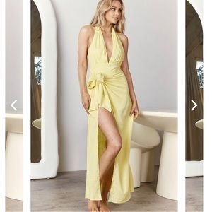 Selfie Leslie. “LA HABRA HALTERNECK
ROMPER LEMON” new!